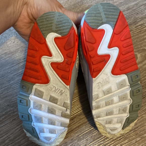 Nike AirMax Running Shoes - Picture 5 of 7